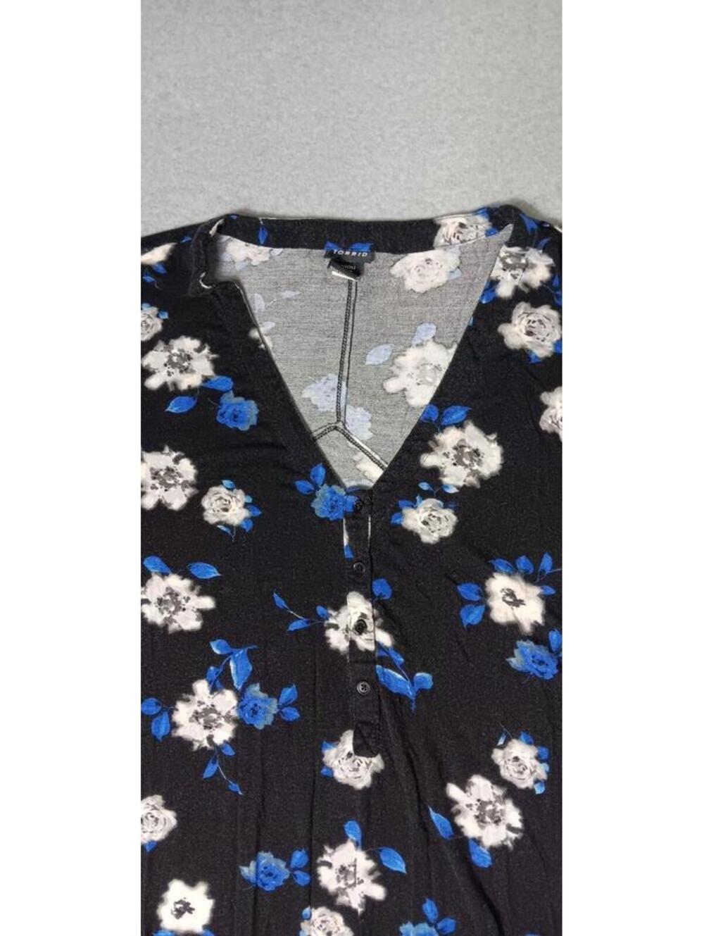Torrid 3/4 Sleeve Partial Button Up Blouse Womens Size 2XL Black With Blue... - Picture 9 of 12